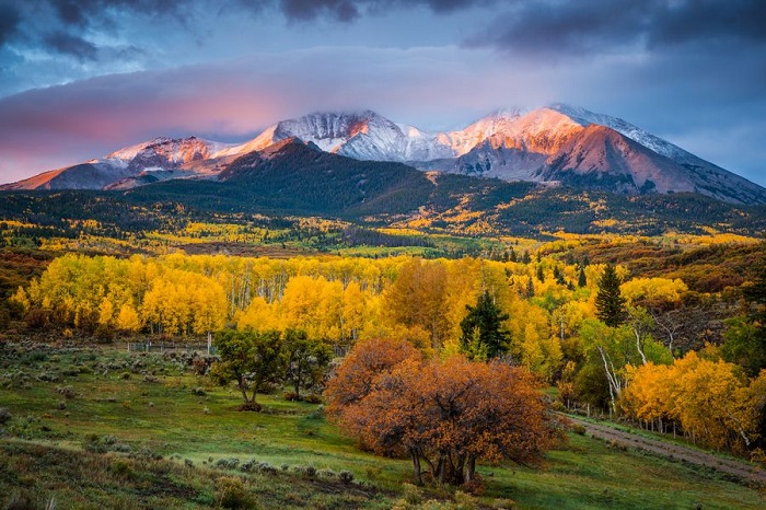 Tận hưởng kỳ nghỉ yên bình tại 7 ngôi làng trên đỉnh núi đẹp nhất thế giới  1. Làng Carbondale, Colorado, Mỹ 